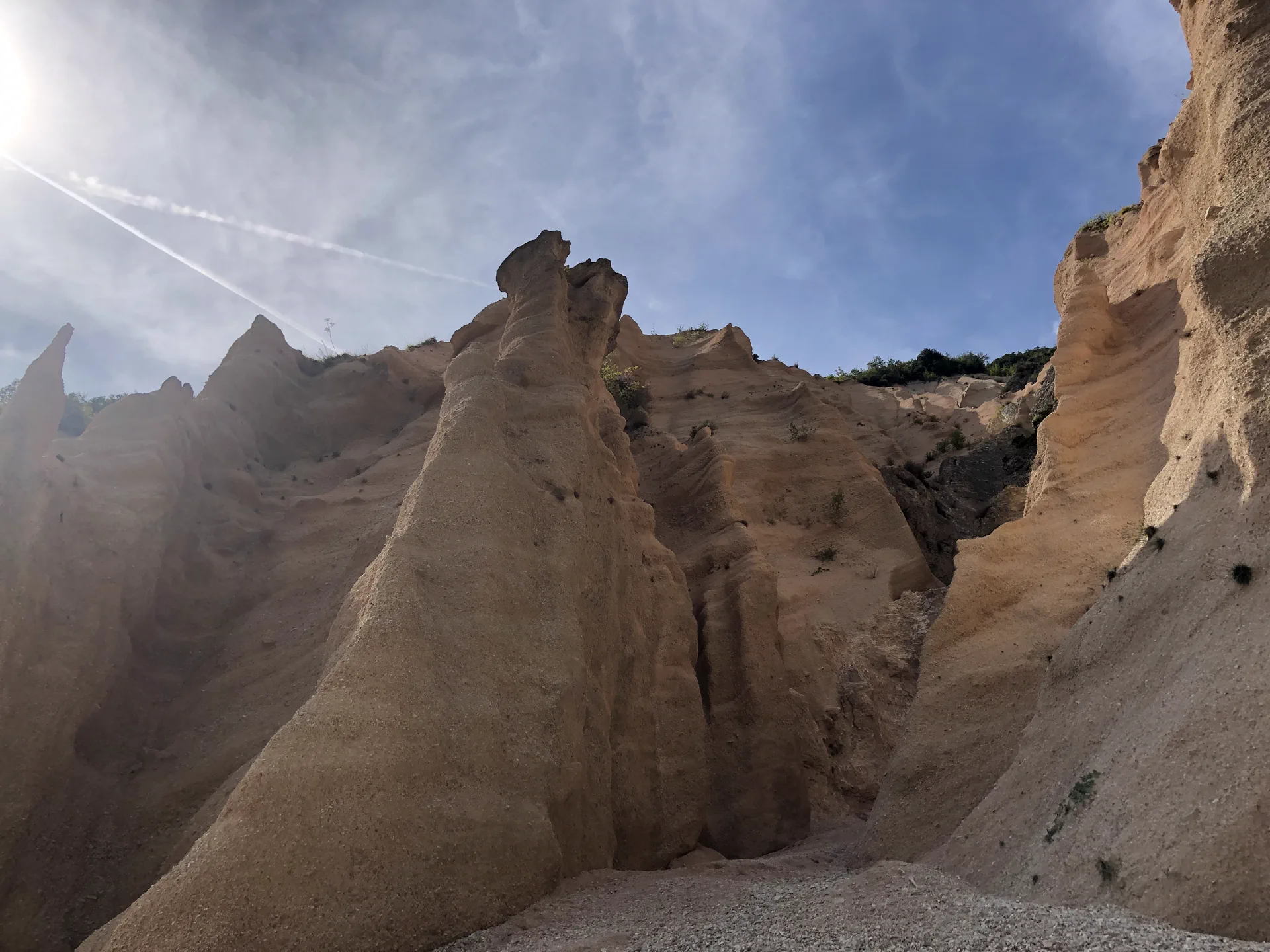 Le guglie di roccia delle Lame Rosse di Fiastra, il piccolo canyon dei Monti Sibillini