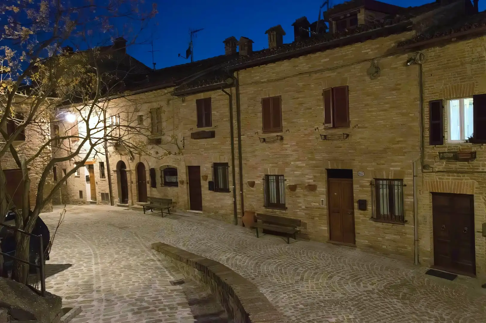La piazzetta della Picassera nel centro storico di Sarnano